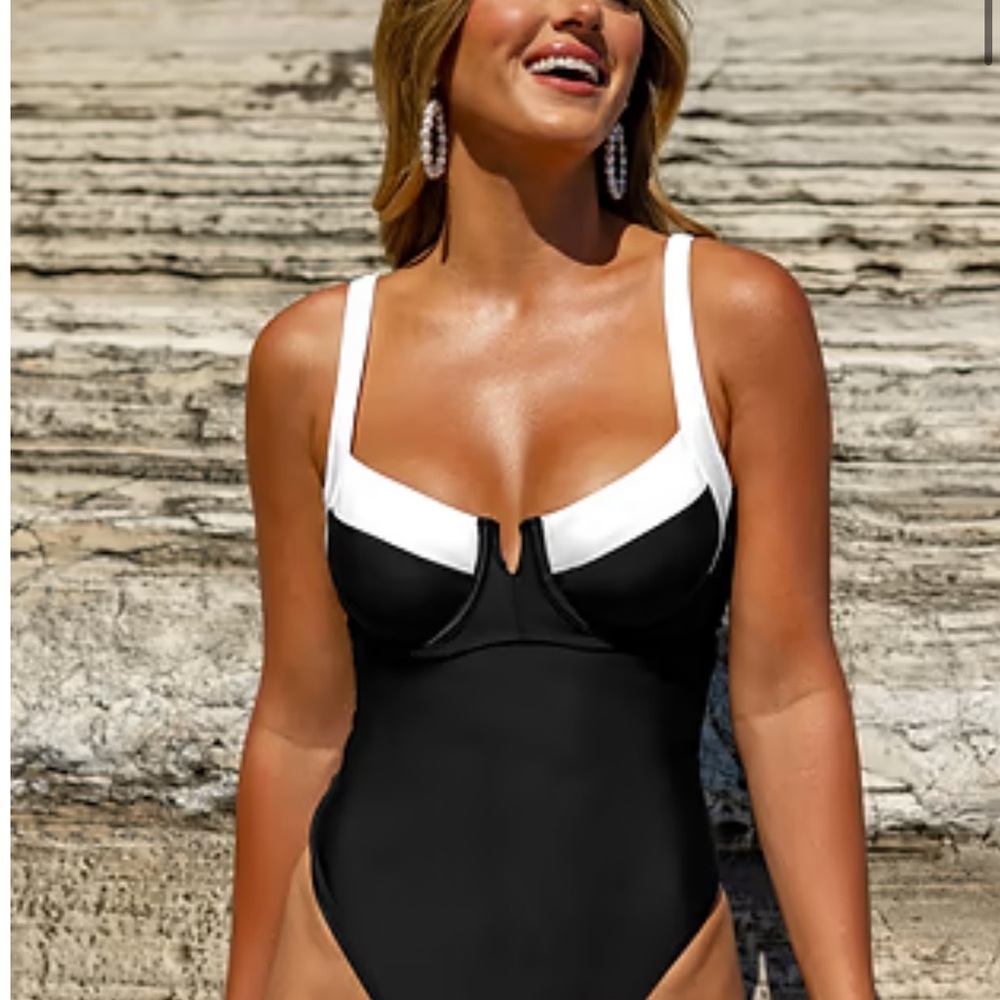 Cupshe Black and White One Piece Swimsuit with Sweetheart Neckline
